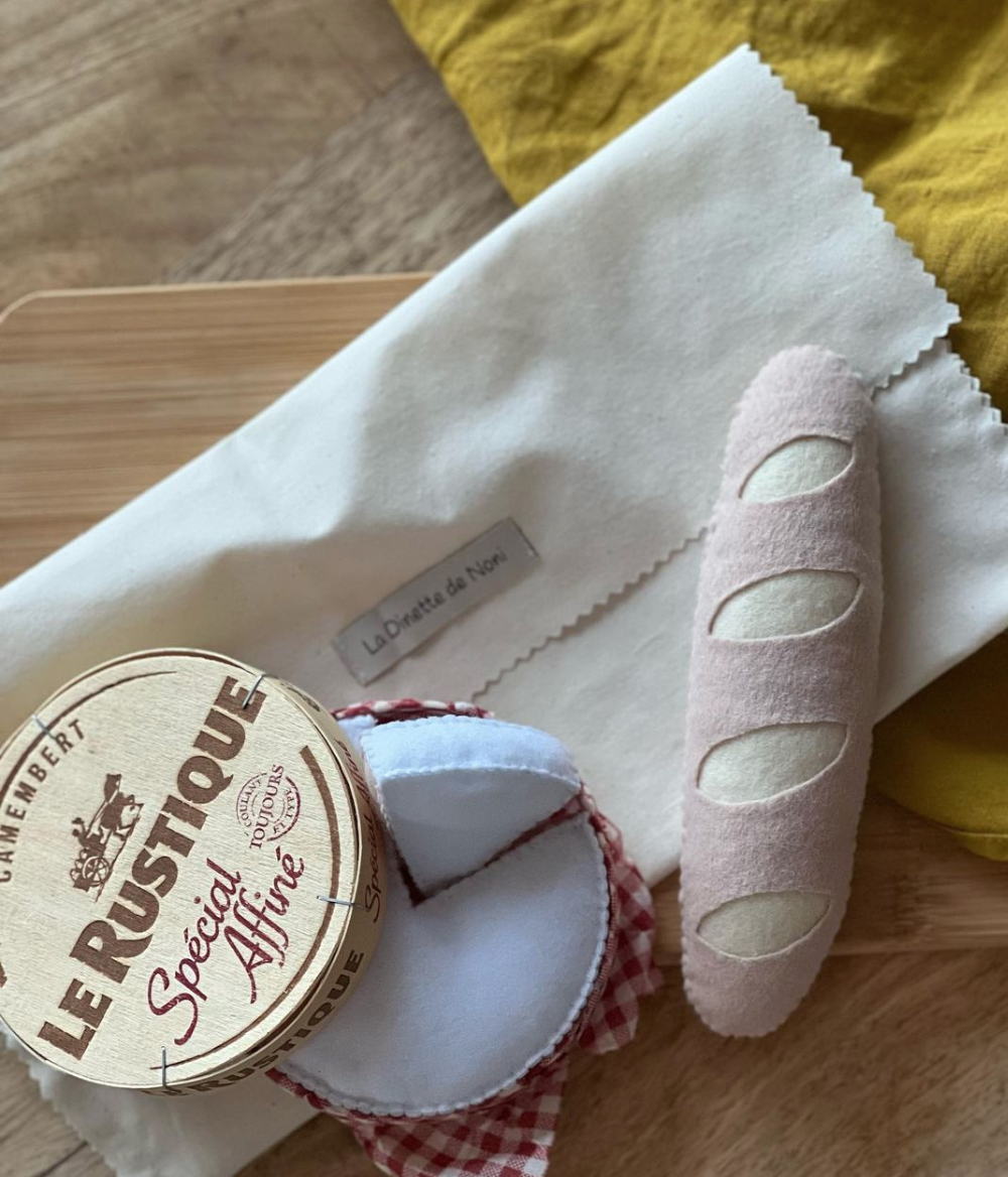 French Baguette &amp; Camembert
