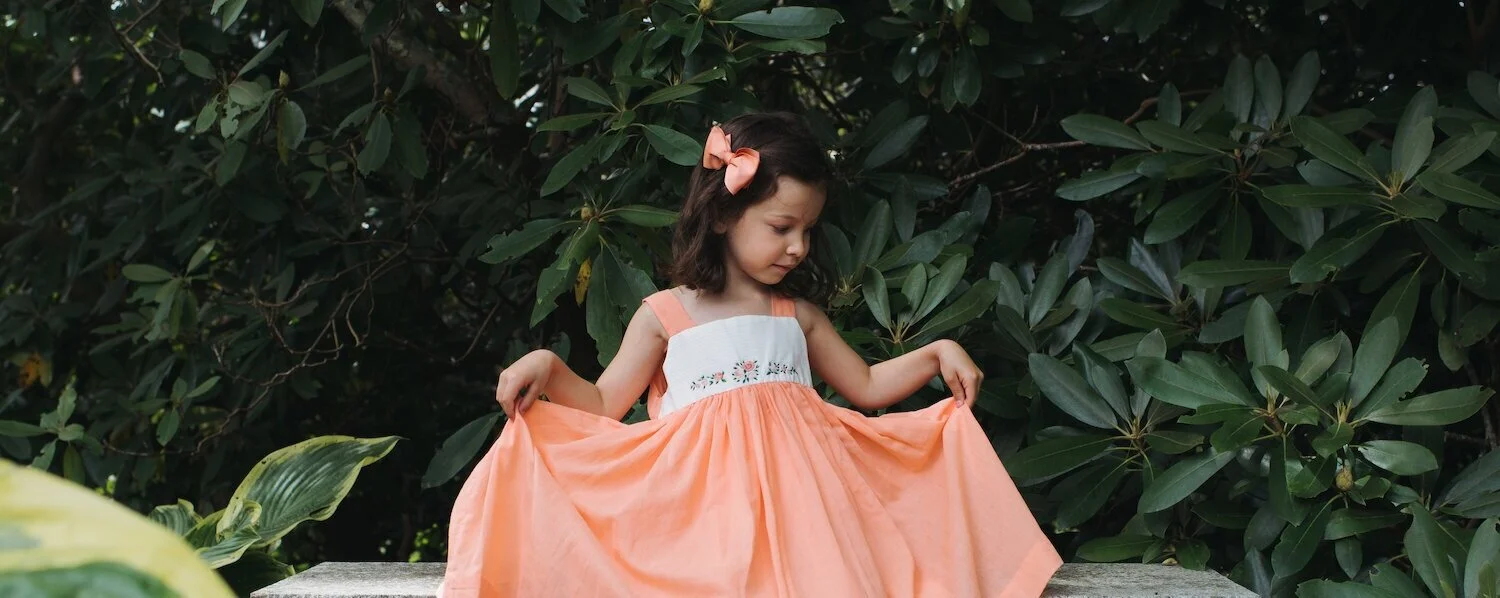 L'Île aux Fées - boutique de vêtements pour enfants à Paris - robes à smocks classique chic