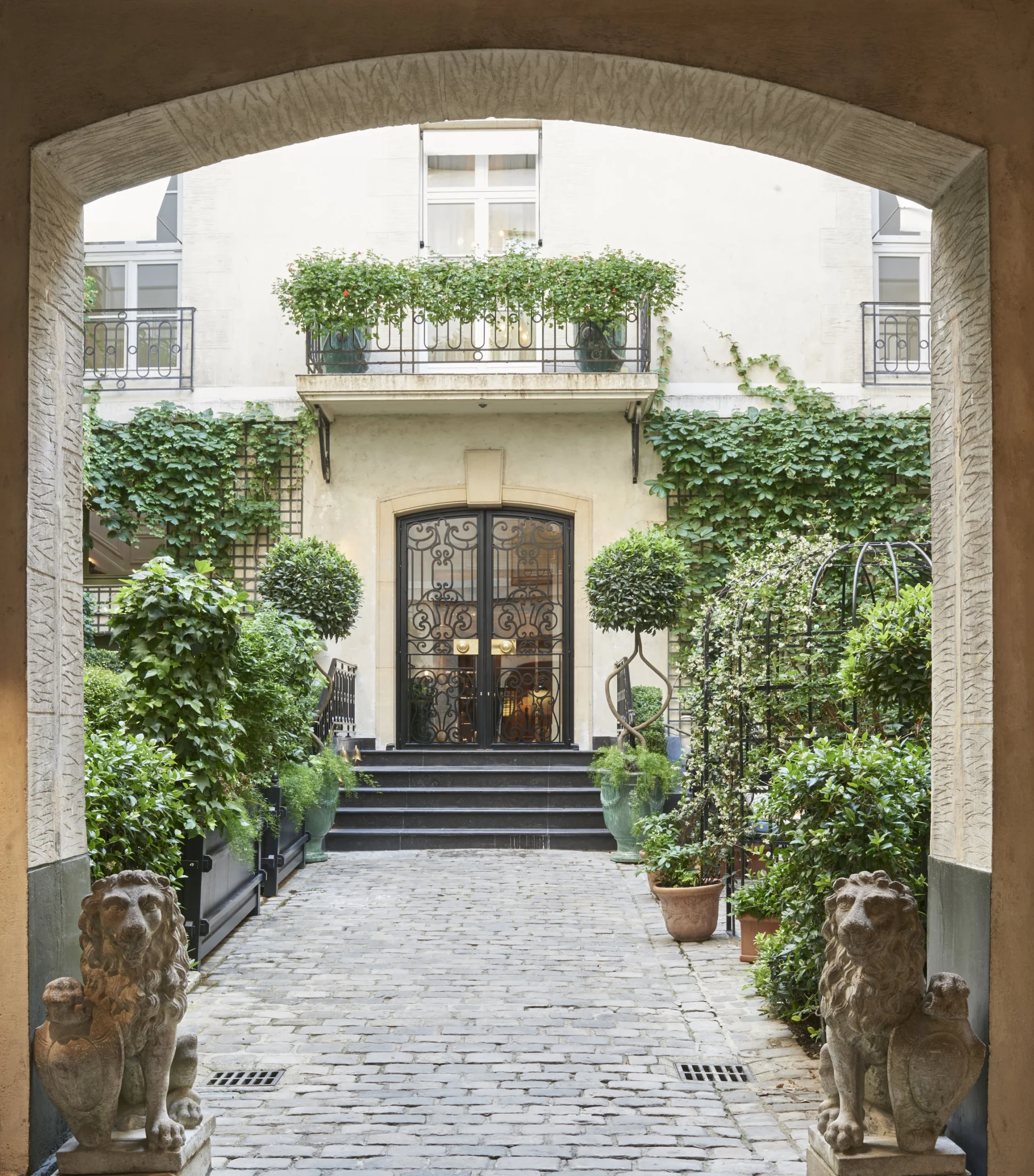 RELAIS CHRISTINE : FRENCH REFINEMENT AT ITS BEST 