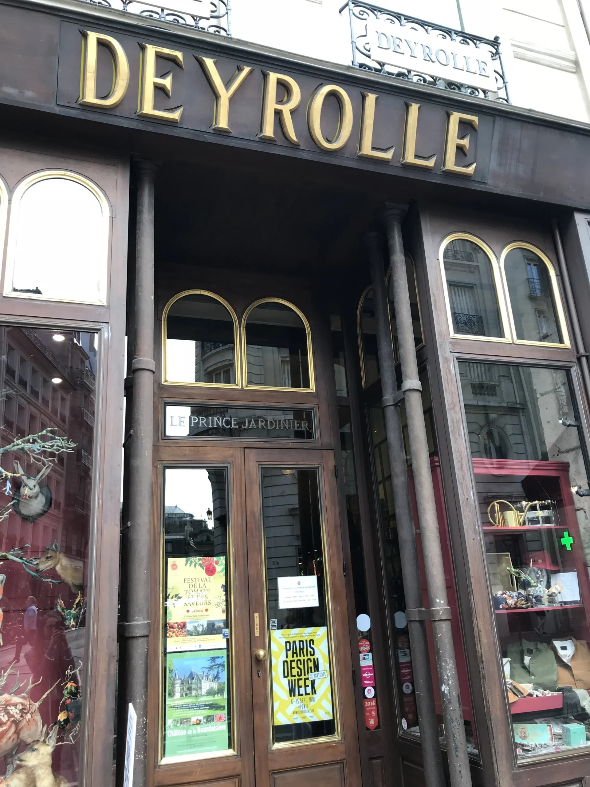 DEYROLLE : A SAFARI IN AN AUTHENTIC CABINET OF CURIOSITY