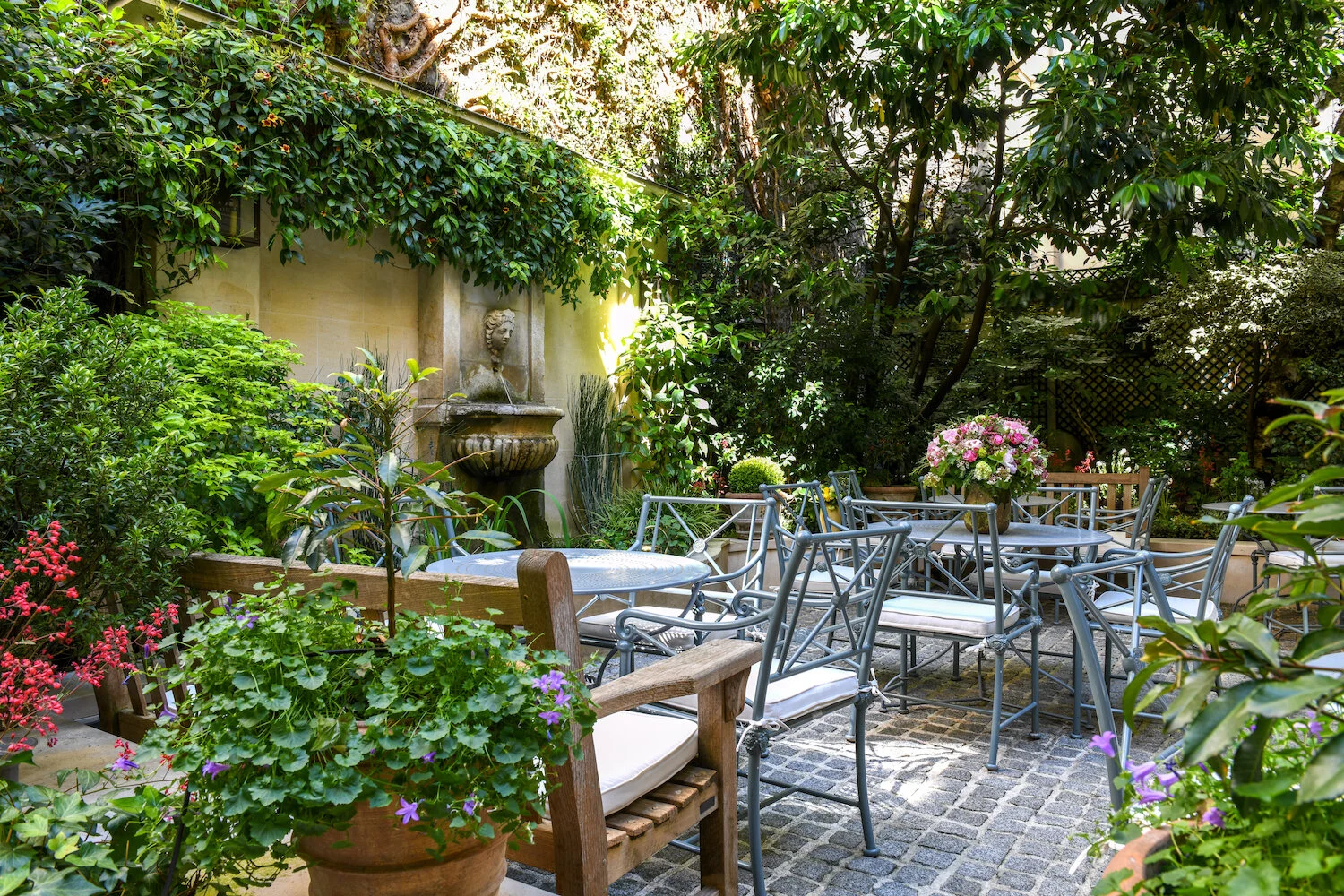 L'HÔTEL DE L'ABBAYE : BEAUTY, PEACE AND TRANQUILITY