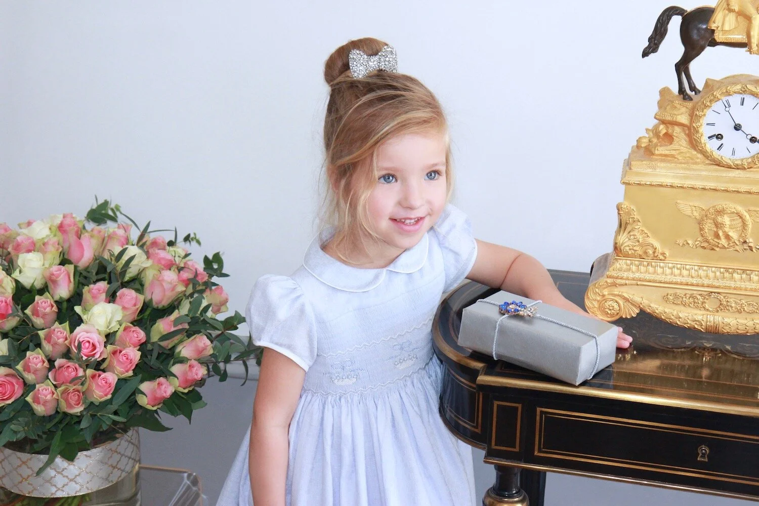 L'Île aux Fées - boutique de vêtements pour enfants à Paris - robes à smocks classique chic