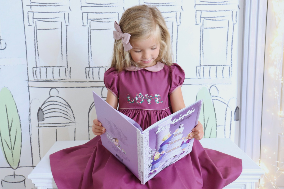 Les Triplés before bedtime with a soft teddy bear, French children's books, Parisian childhood traditions, bedtime story